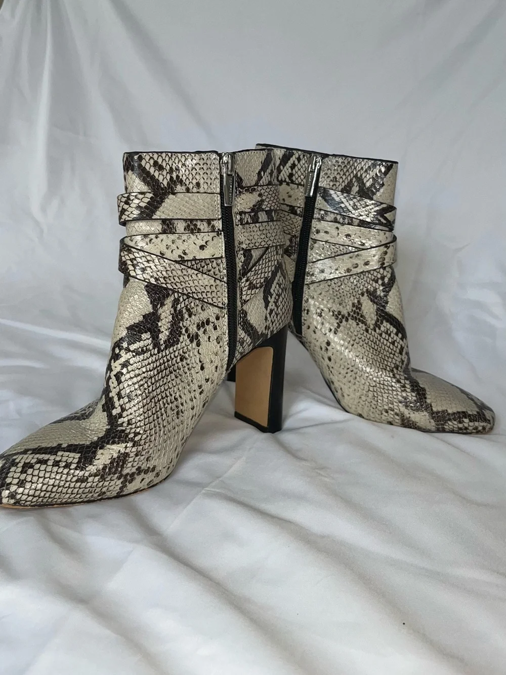 Vince Camuto stylish snake